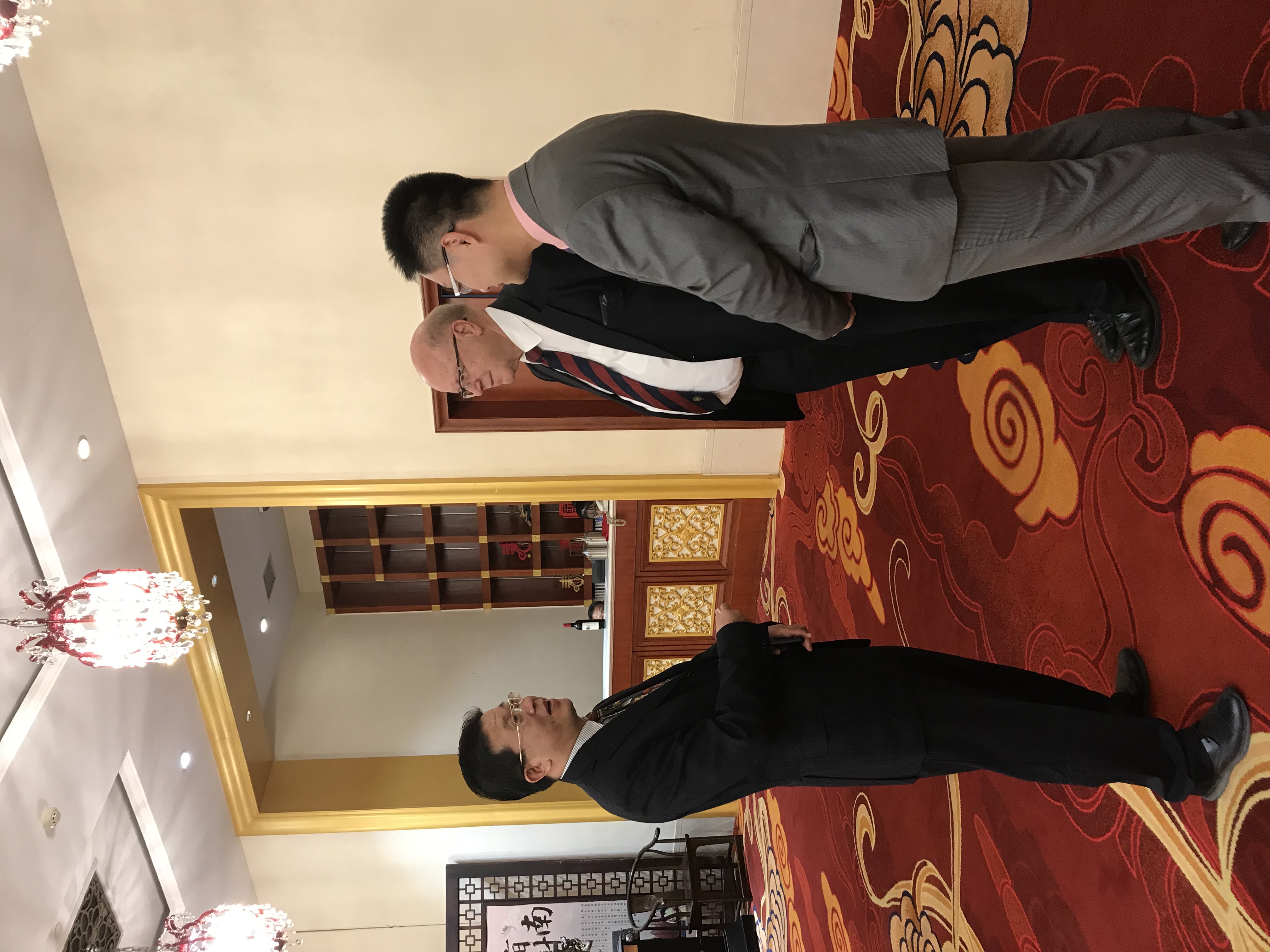 张晓主任、Sachsenmeier教授和余明亮秘书长